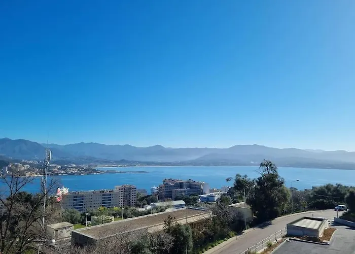 Terrasse Spacieuse, Vue & Clim Apartment *