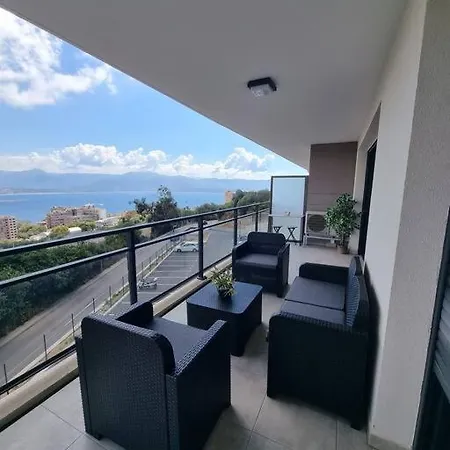 Terrasse Spacieuse, Vue & Clim アパート