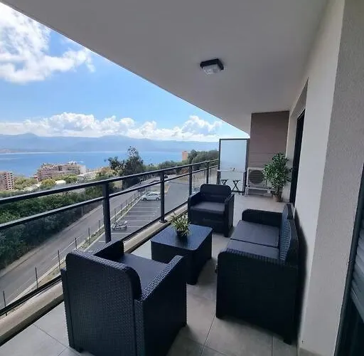 Terrasse Spacieuse, Vue & Clim Apartment